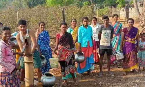 ఆదివాసీ గ్రామాల్లో నీటి గోస.. ఆఫీసర్ల నుంచి నో రెస్పాన్స్