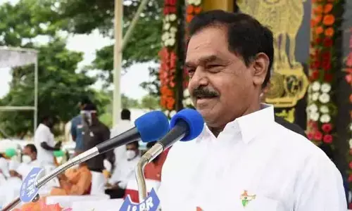 గ్రూపుల గోల.. నిరసనల సెగ.. నలిగిపోతున్న నారాయణస్వామి!