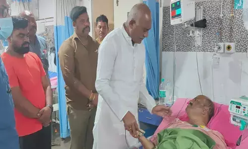 చీమలపాడు క్షతగాత్రుడికి ఎమ్మెల్యే రాములు నాయక్ రూ.లక్ష చేయూత..