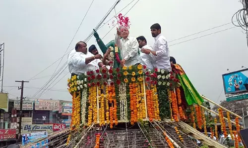 అంబేడ్కర్ విగ్రహానికి నివాళులు అర్పించిన ఆయన మనవడు