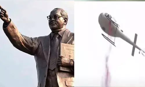 అంబేద్కర్ విగ్రహంపై హెలికాప్టర్⁬తో పూలజల్లు