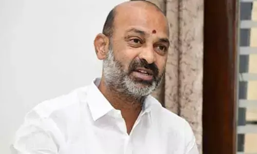 సైకిల్‌పై హిందూ ఏక్తా యాత్రకు.. కార్యకర్తను సన్మానించిన బండి సంజయ్