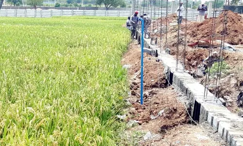 నిజాంసాగర్ కాల్వ స్థలం ఆక్రమణ.. దర్జాగా ప్రహరీ గోడ నిర్మాణం