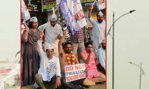 Visakha: ఉక్కు పరిరక్షణకోసం బీఆర్ఎస్, ఆమ్ ఆద్మీ నేతల పోరాటం.. అరెస్ట్