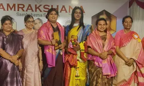 Visakha: ముగ్గురు హిజ్రా వైద్యులకు ఘన సత్కారం