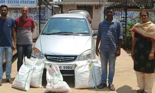 నల్ల బెల్లం, పటిక పట్టివేత..