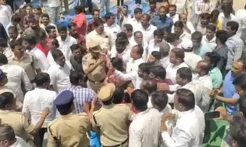 రసాభాసగా మారిన బడంగ్​పేట్​లో అభివృద్ది పనుల ప్రారంభోత్సవం...