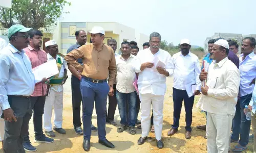 డబుల్ బెడ్ రూంలలో మౌలిక వసతులు కల్పించాలి: కలెక్టర్ రాజర్షి షా