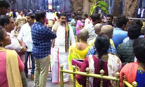 Srikalahasti: అడ్డదారి దర్శనాలకు అడ్డుకట్ట