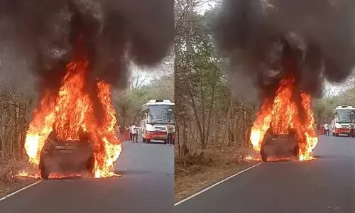 నల్లమలలో కారు దగ్ధం