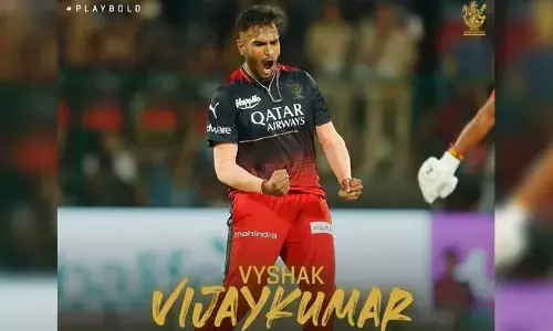IPL 2023: అరంగేట్రంలోనే సత్తాచాటిన ఆర్సీబీ యువ పేసర్