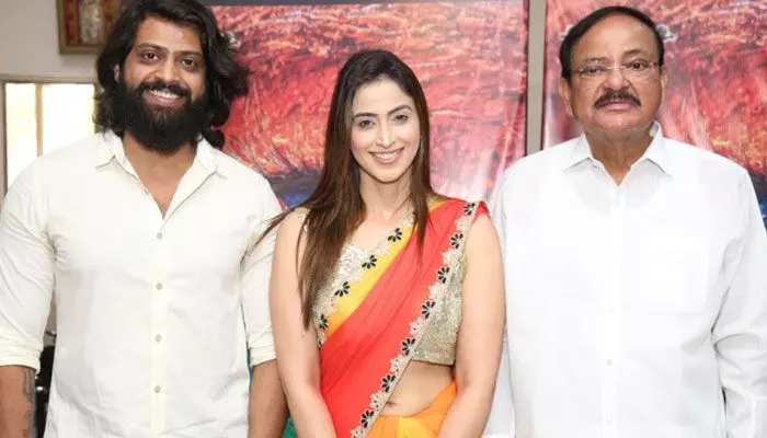 ‘భారతీయన్స్’ సినిమాపై మాజీ ఉప రాష్ట్రపతి వెంకయ్య నాయుడు ప్రశంసలు ‘భారతీయన్స్’ సినిమాపై మాజీ ఉప రాష్ట్రపతి వెంకయ్య నాయుడు ప్రశంసలు