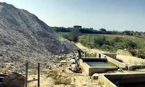 ‘గాయత్రి’ లీలలు.. రుద్రారంలో క్రషర్ల ఆగడాలు