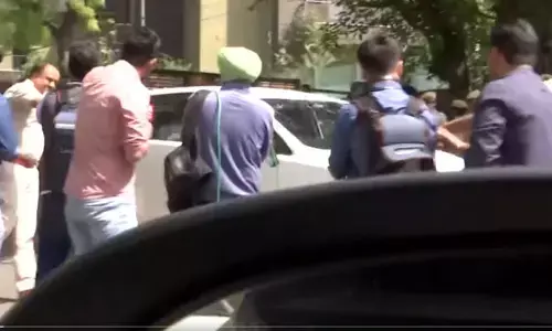 సీబీఐ కార్యాలయానికి బయలుదేరిన ఢిల్లీ సీఎం