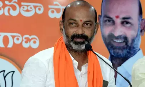 ఇది కవిత, కేసీఆర్, కేటీఆర్ కచరా పాలనకి నమూనా: బండి సంజాయ్