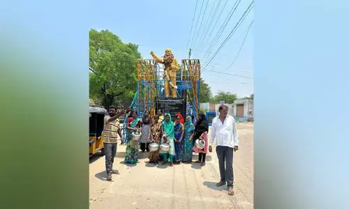 అంబేద్కరా ఆదుకో దాహం తీరే దారి చూపెట్టు..