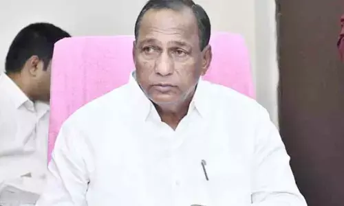 భగ్గుమన్న వర్గపోరు.. సుధీర్ రెడ్డి వద్ద మైక్ లాక్కున్న మంత్రి మల్లారెడ్డి
