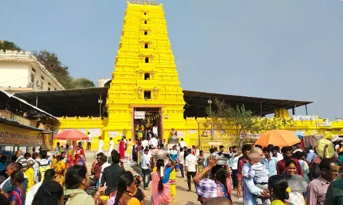కొమురవెల్లికి పోటెత్తిన భక్తులు