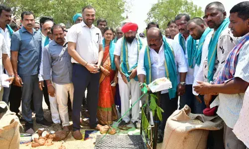 రాష్ట్ర వ్యాప్తంగా7,100 వరి ధాన్యం కొనుగోలు కేంద్రాల ఏర్పాటు: మంత్రి గంగుల కమలాకర్