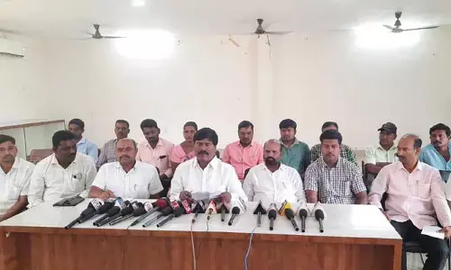 రెండేళ్లుగా వడగండ్లతో రైతులకు నష్టాలు : ఎమ్మెల్యే పెద్ది