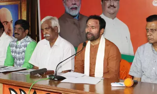 ముఖ్యమంత్రి ఇఫ్తార్‌కు వెళ్తాడు.. భద్రాద్రికి ఎందుకెళ్లడు?
