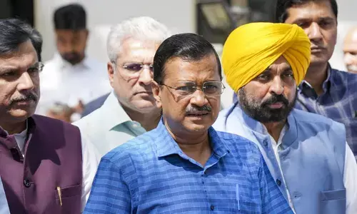 CBI కార్యాలయం నుంచి బయటకు వచ్చిన కేజ్రీవాల్