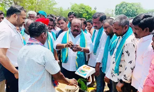TS: ప్రతి గింజను కొనుగోలు చేస్తాం.. మంత్రి గంగుల హామీ