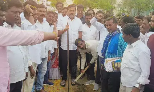 రూ. 60 లక్షల వ్యయంతో నూతన పార్క్.. భూమి పూజ చేసిన ఎమ్మెల్యే బీరం