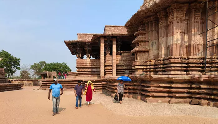 అధ్వానంగా రామప్ప ఆలయం..యునెస్కో గుర్తింపు వచ్చినా మారని దుస్థితి