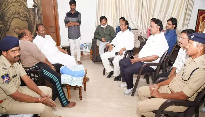 గంగుల కమలాకర్కు పరామర్శ.. గంగుల కమలాకర్కు పరామర్శ..