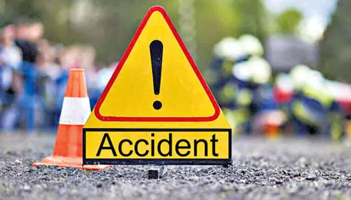 Accident : కొండ మీద నుంచి కారు కిందపడటంతో వ్యక్తి.. Accident : కొండ మీద నుంచి కారు కిందపడటంతో వ్యక్తి..