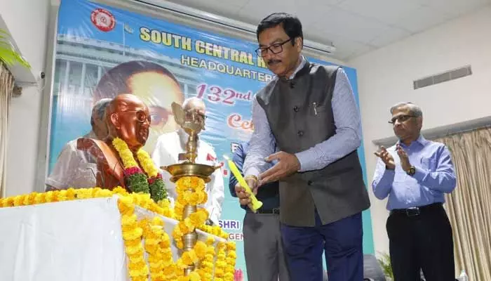 అంబేద్కర్ జన్మదిన వేడుకలను నిర్వహించిన దక్షిణ మధ్య రైల్వే.. అంబేద్కర్ జన్మదిన వేడుకలను నిర్వహించిన దక్షిణ మధ్య రైల్వే..