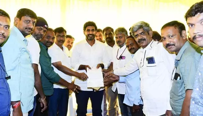 భవిష్యత్లో కూడా అండగా ఉంటాం: Nara lokesh భవిష్యత్లో కూడా అండగా ఉంటాం: Nara lokesh