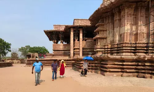 అధ్వానంగా రామప్ప ఆలయం..యునెస్కో గుర్తింపు వచ్చినా మారని దుస్థితి