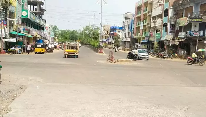 నర్సంపేటలో సాగుతున్న పట్టణాభివృద్ధి పనుల్లో జాప్యం