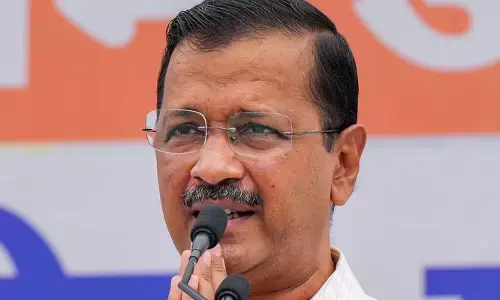కేజ్రీవాల్‌‌కు గుజరాత్ యూనివర్సిటీ బిగ్ షాక్