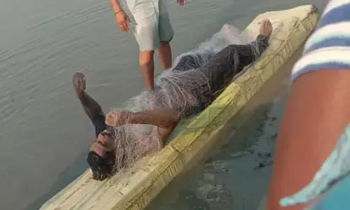 వలలో చిక్కుకొని జాలరి మృతి