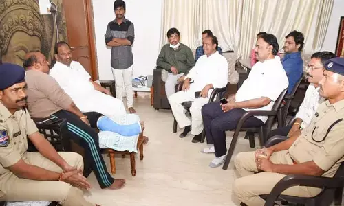 గంగుల క‌మ‌లాక‌ర్‌‌కు పరామర్శ..