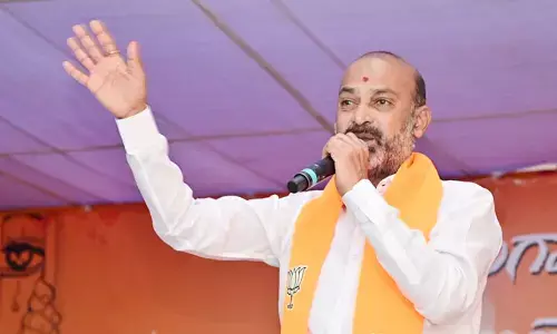 ఇది ప్రజాస్వామ్య ప్రభుత్వమా.. లేక రౌడీ రాజ్యమా..? కేసీఆర్‌పై బండి ఫైర్