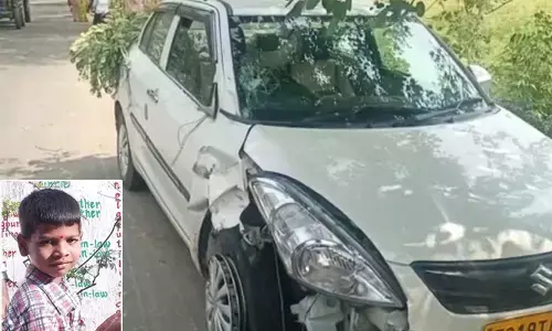 కారు, బైక్ ఢీకొని విద్యార్థి మృతి