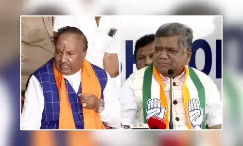 కాంగ్రెస్‌లో చేరిన మిమ్మల్ని చూస్తే.. మీ తండ్రి ఆత్మ శాంతిస్తుందా?