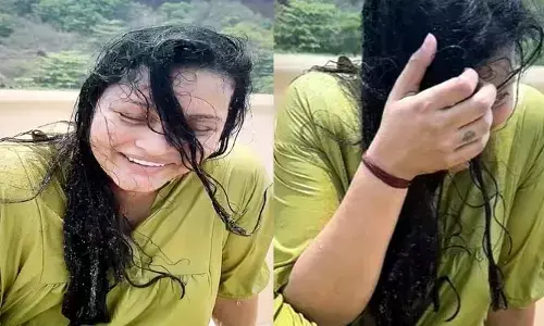 పొట్టి డ్రెస్‌ ధరించి బీచ్‌లో రచ్చ చేసిన రేణు దేశాయ్.. (వీడియో)