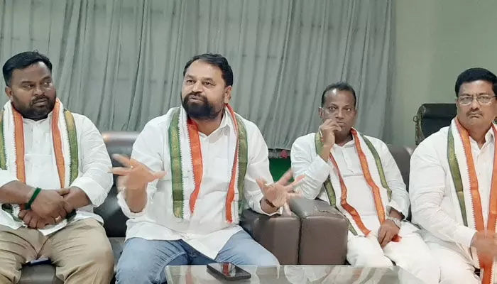 తెలంగాణలో ఓటు విలువ రూ.6 వేలు: అద్దంకి దయాకర్ తెలంగాణలో ఓటు విలువ రూ.6 వేలు: అద్దంకి దయాకర్