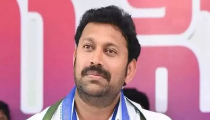 అవినాశ్ రెడ్డి సీబీఐ విచారణ రేపటికి వాయిదా