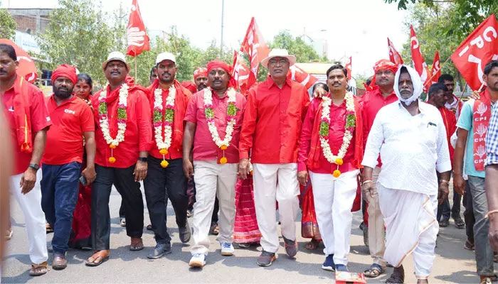 దేశ ప్రజలను మోసం చేస్తున్న మోదీ సర్కారు: సీపీఐ జాతీయ కార్యవర్గ సభ్యులు చాడ వెంకట్ రెడ్డి దేశ ప్రజలను మోసం చేస్తున్న మోదీ సర్కారు: సీపీఐ జాతీయ కార్యవర్గ సభ్యులు చాడ వెంకట్ రెడ్డి