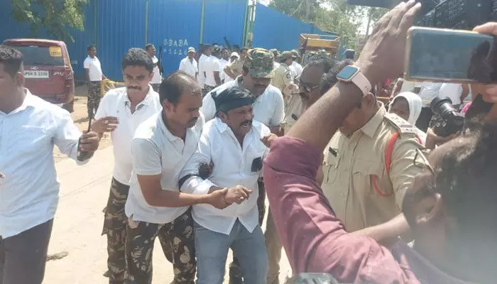 కడపలో చంద్రబాబుకు నిరసన సెగ కడపలో చంద్రబాబుకు నిరసన సెగ