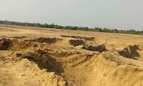 పెద్దచెరువు కబ్జా.. ఆఫీసర్ల నో యాక్షన్