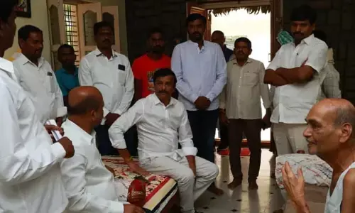 మాజీ ఎమ్మెల్యేను పరామర్శించిన మెదక్ ఎంపీ