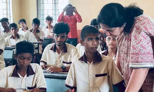 గిరిజన గురుకులంలో మంత్రి సత్యవతి రాథోడ్ ఆకస్మిక తనిఖీ..