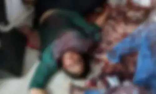 యువతిని గొంతుకోసి చంపిన యువకుడు